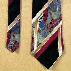 LT Beckett Silk 4" x 58"
Floral Geometric Tie Vintage